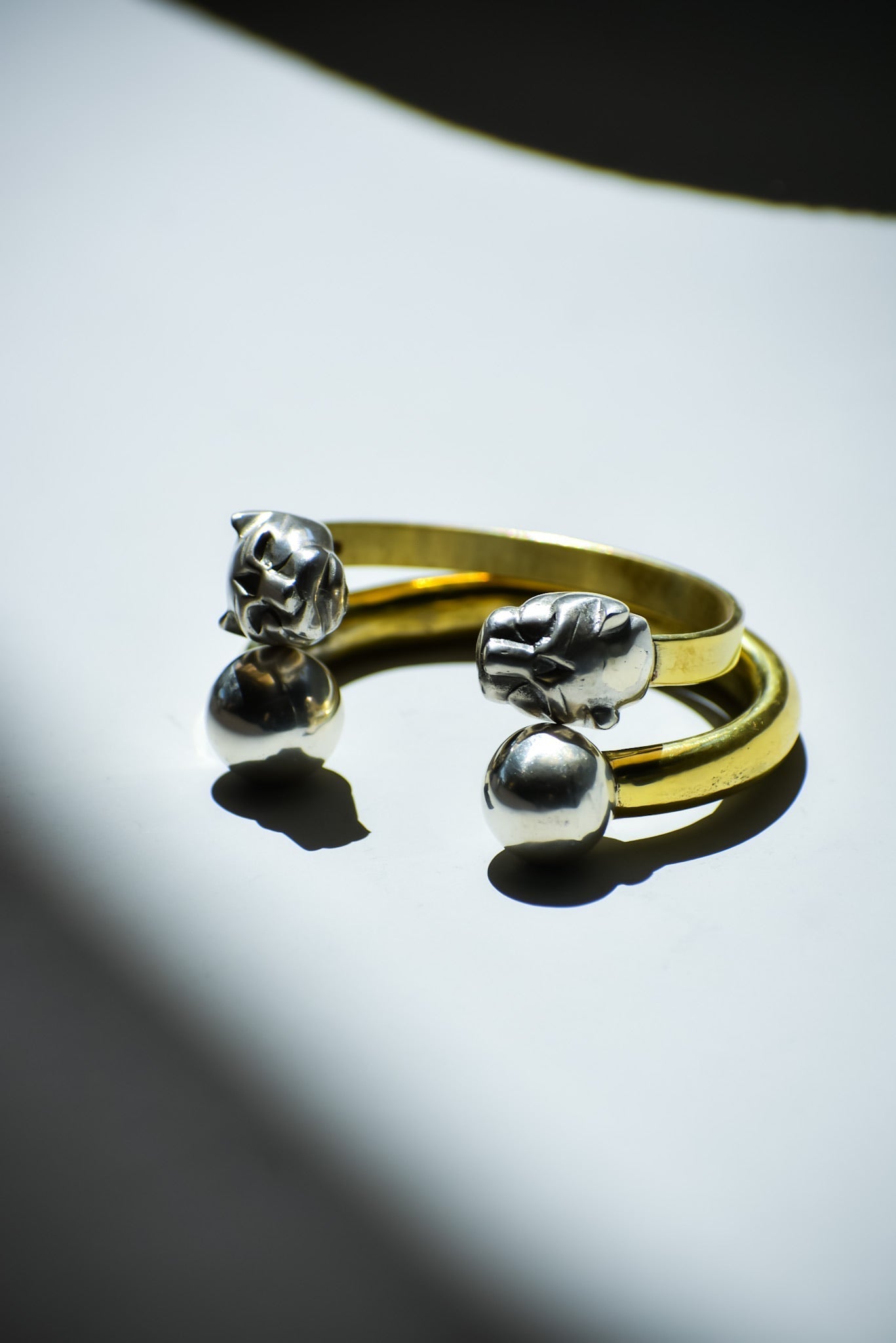 Tendencias en Joyería: Un Diálogo Entre la Plata y el Bronce