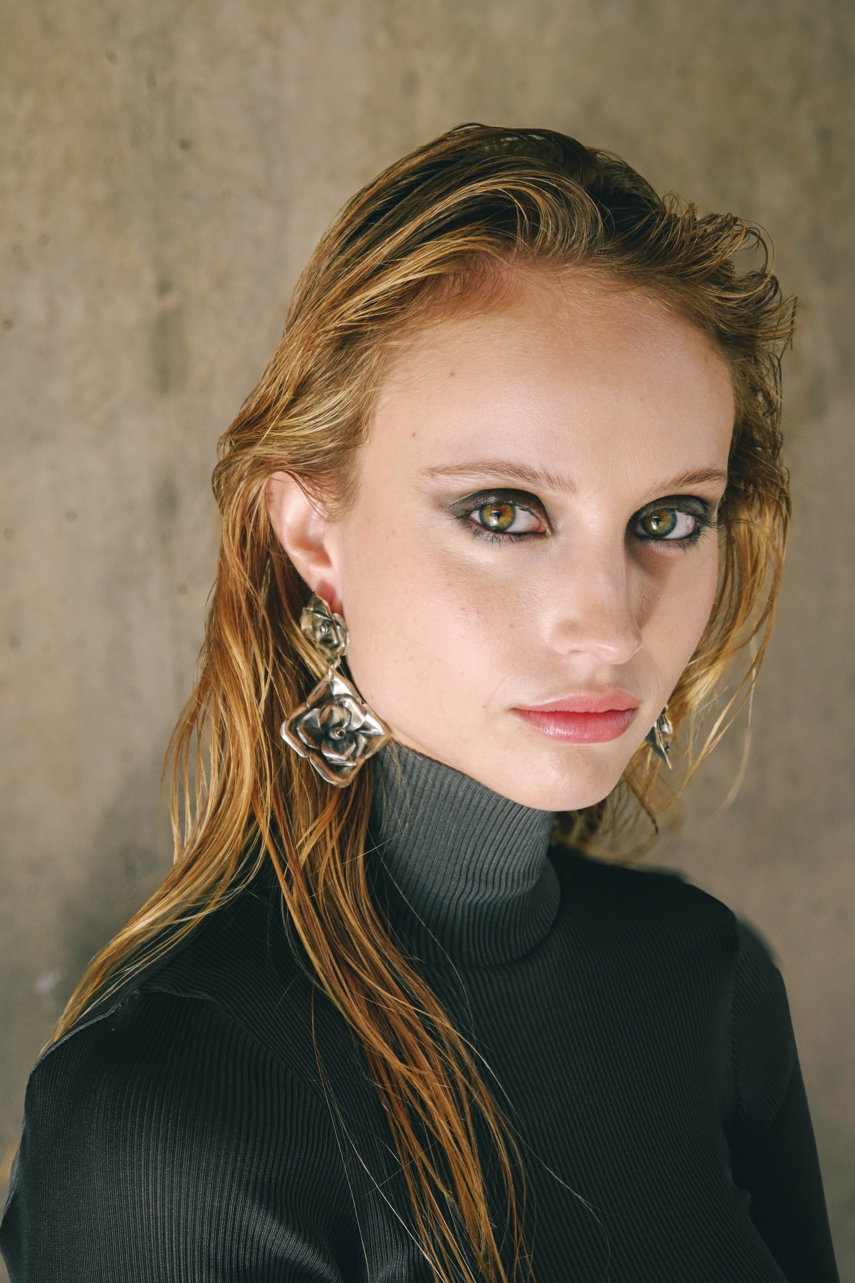 THE EARRING STRUCTURES