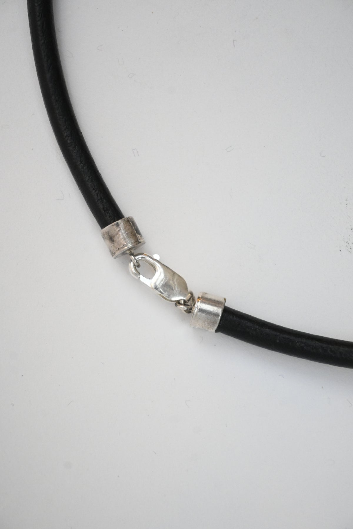 Collar Cuero Negro Grueso