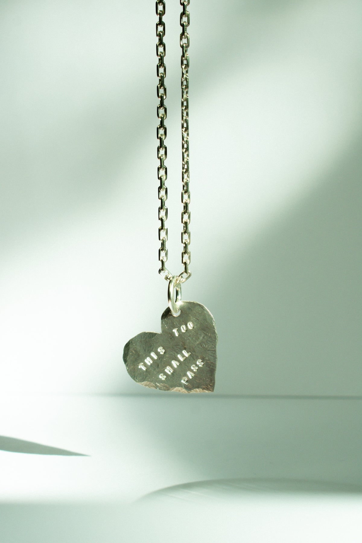 Colgante Corazón This Too Shall Pass Plata