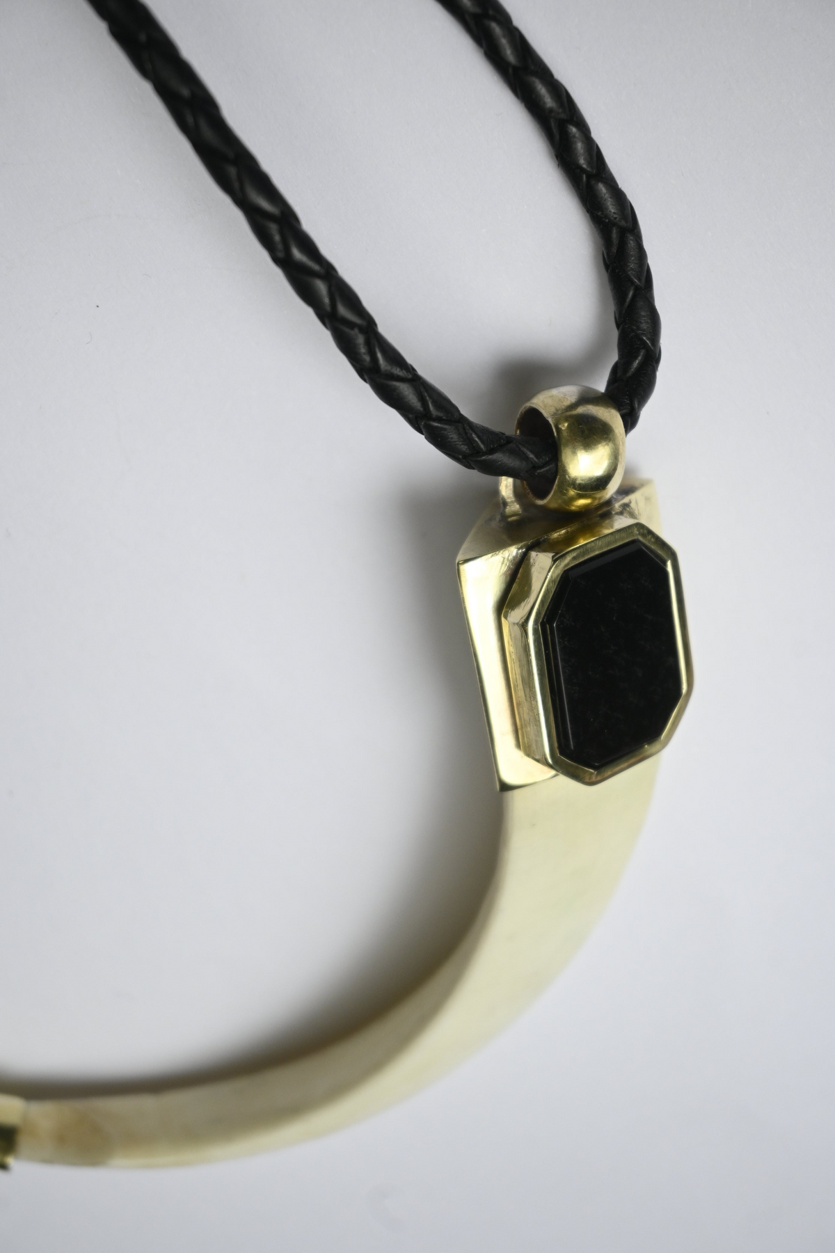 Collar Cuero Colmillo Jabalí ónix