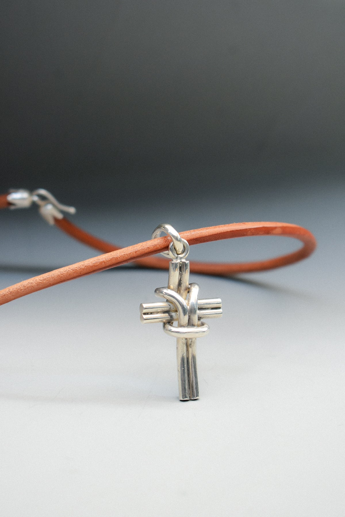 Colgante Cruz Nudo G Silver