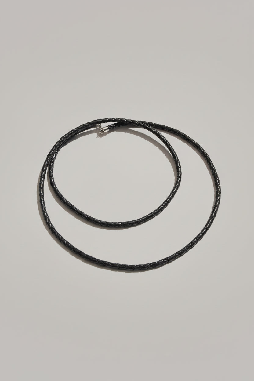 Collar Cuero Negro Largo