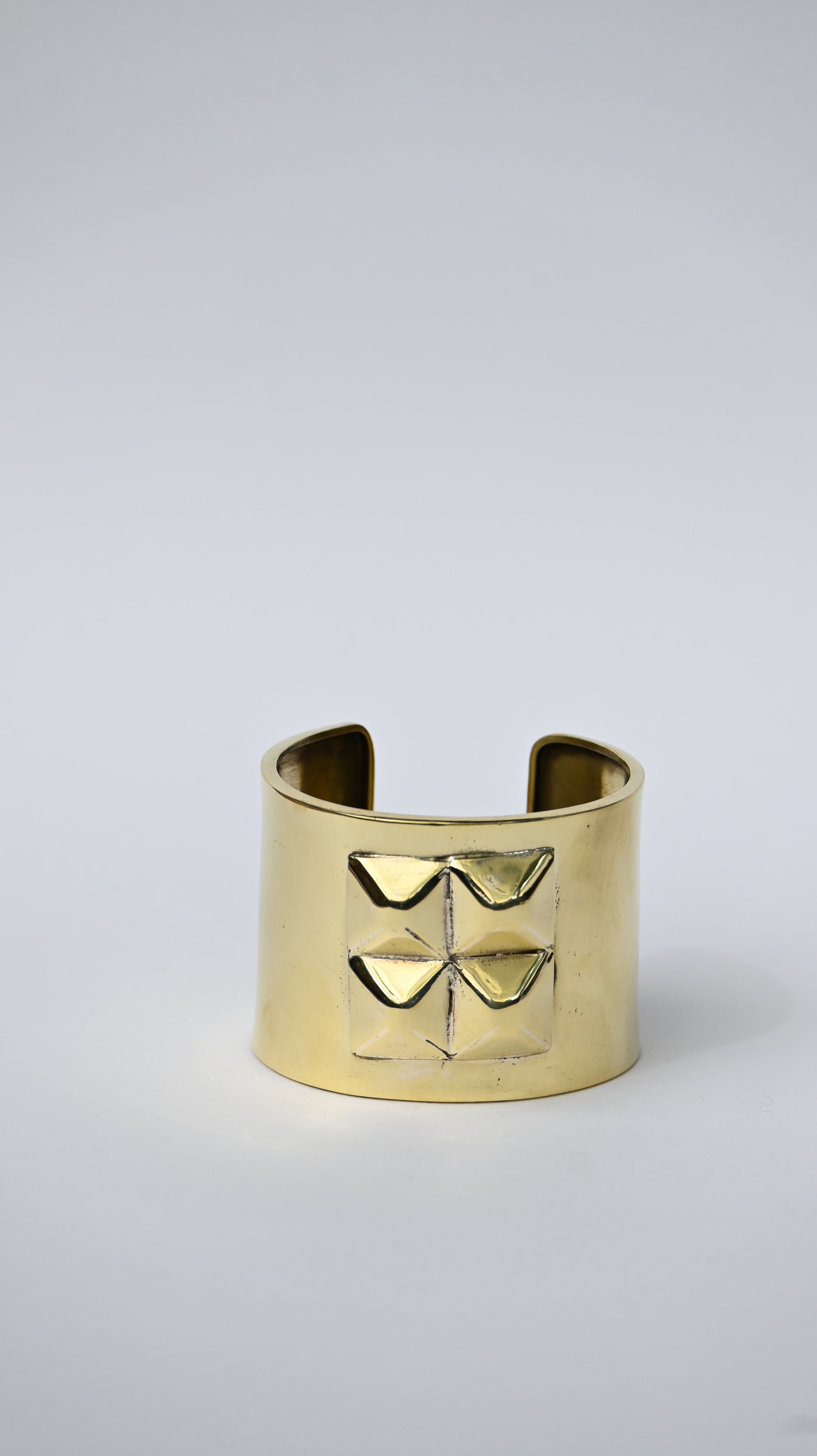 Esclava Cuatro Pirámides Bronce