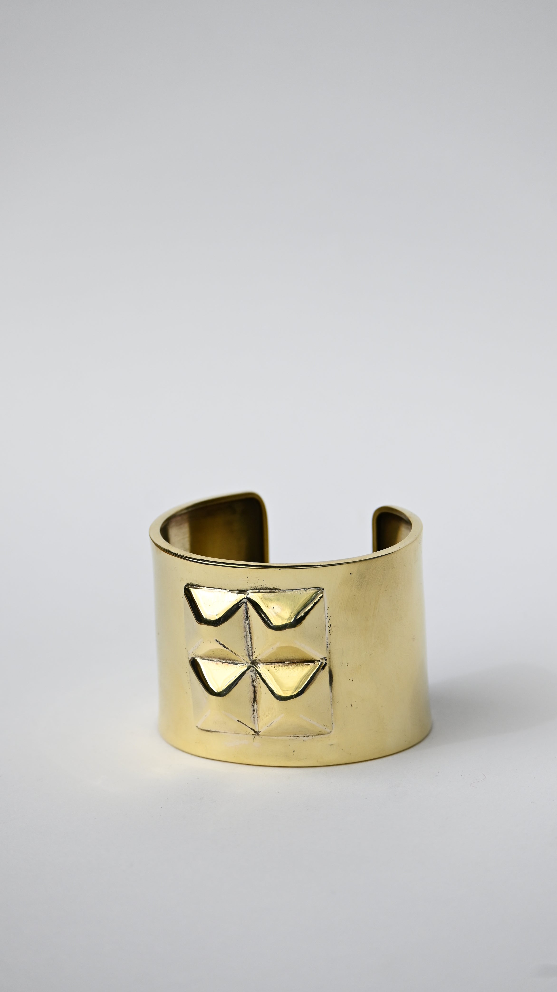 Esclava Cuatro Pirámides Bronce