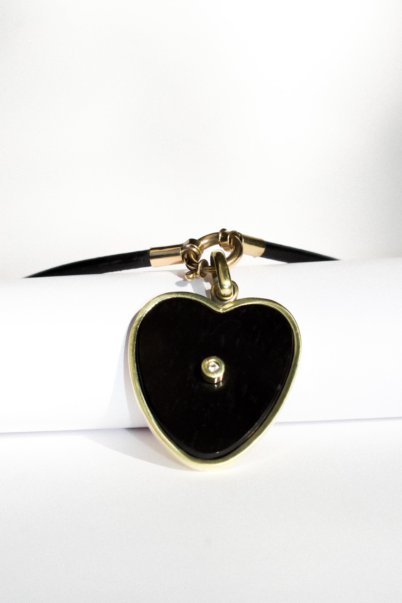 Colgante Corazón Ónix Circón Bronce