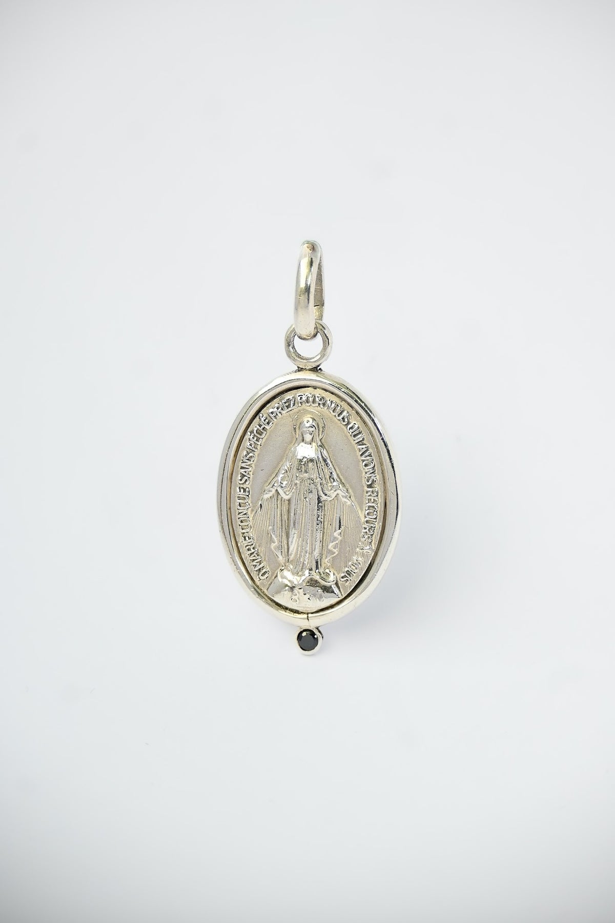 Medalla Virgen de los Rayos M Borde Plata con Onix