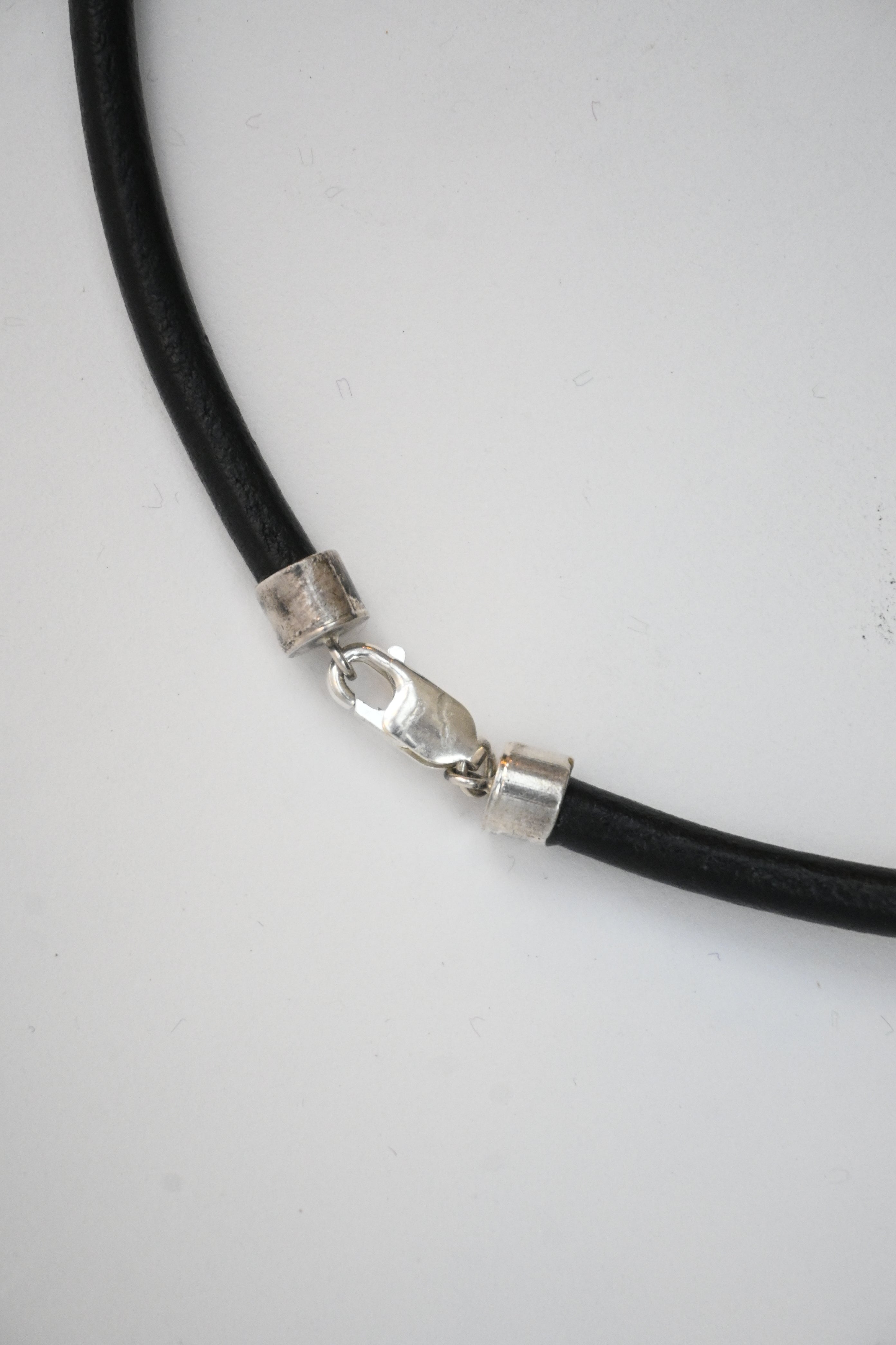 Collar Cuero Negro Grueso