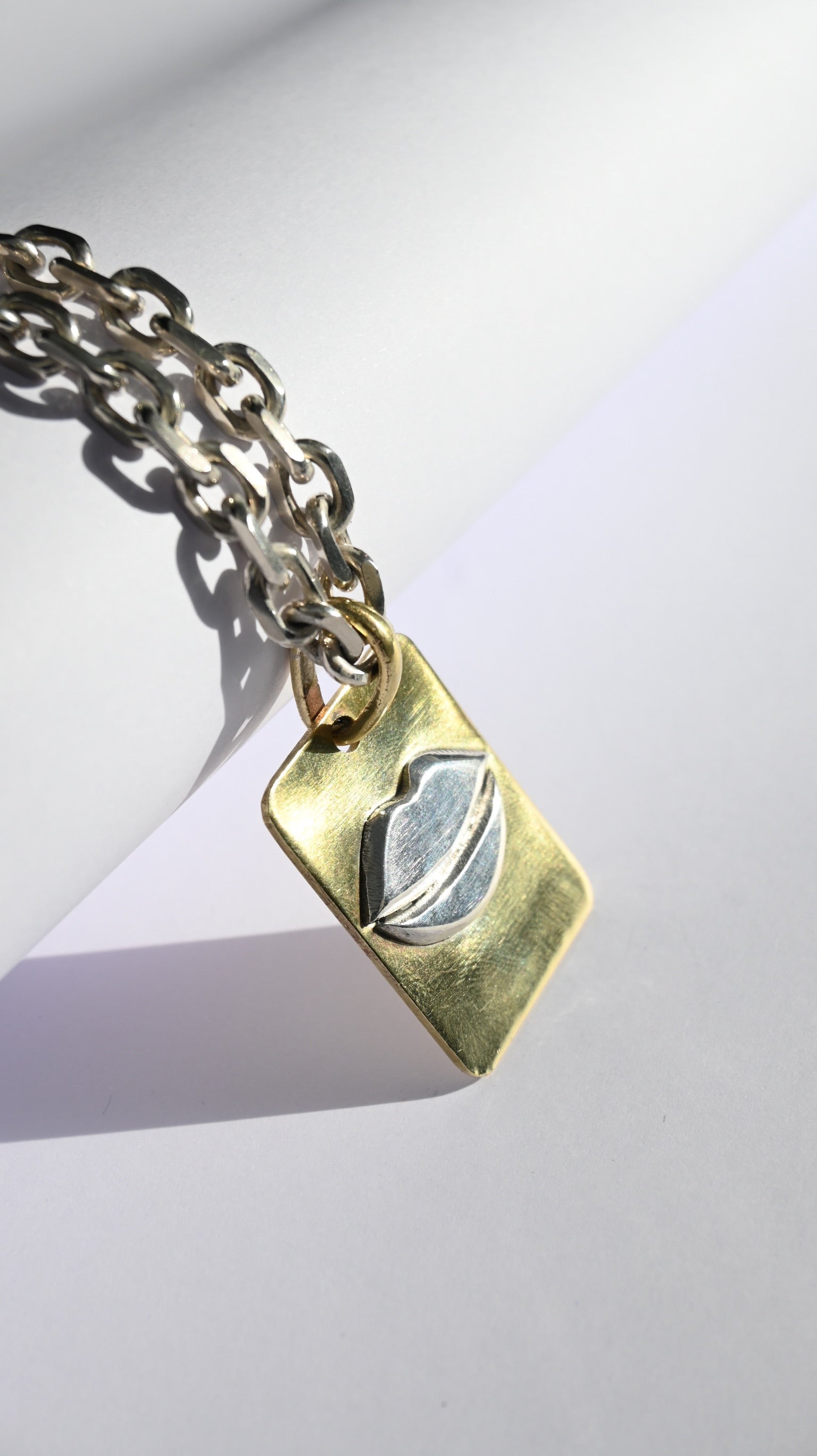 Placa Bronce Beso  Silver