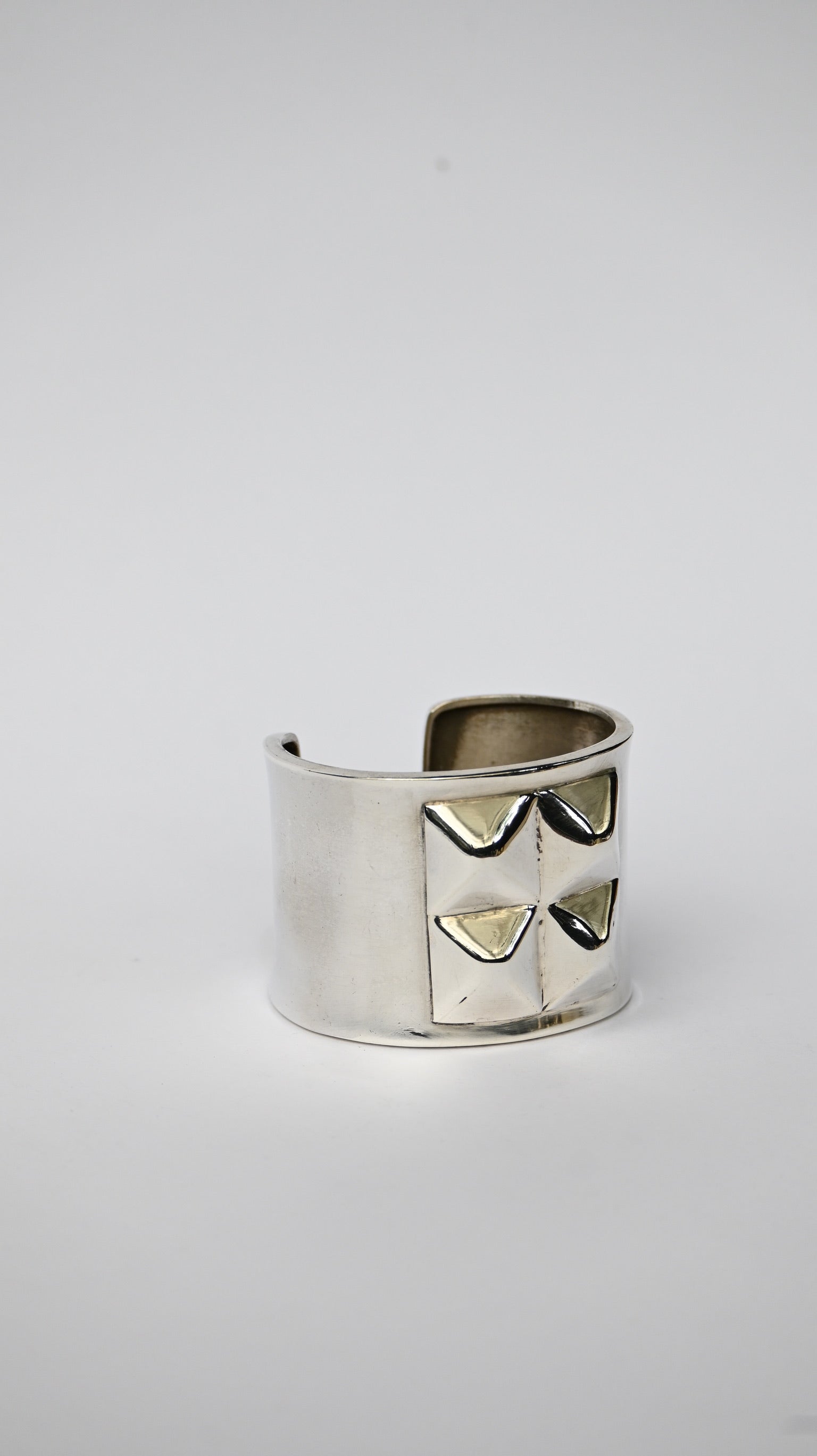 Esclava Cuatro Pirámides Silver