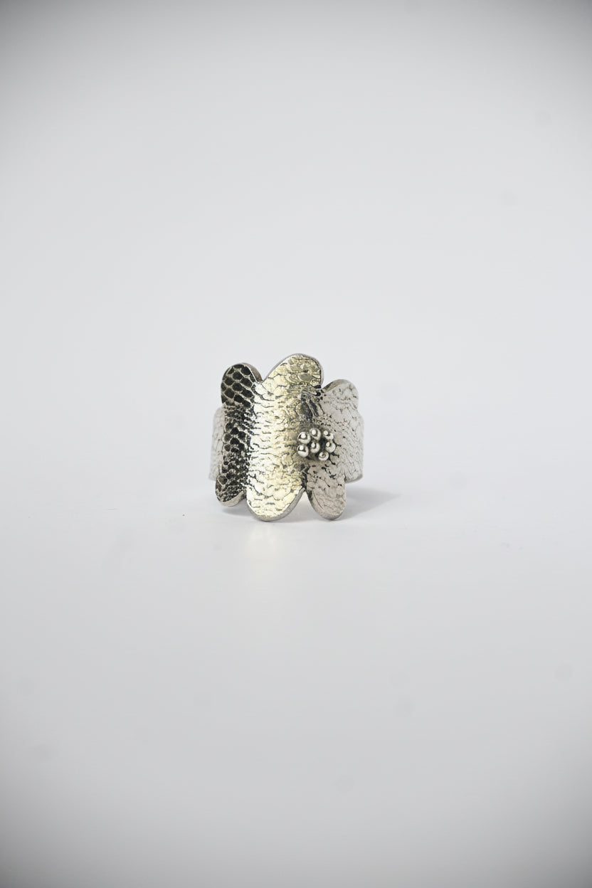 Anillo Flor Textura Plata
