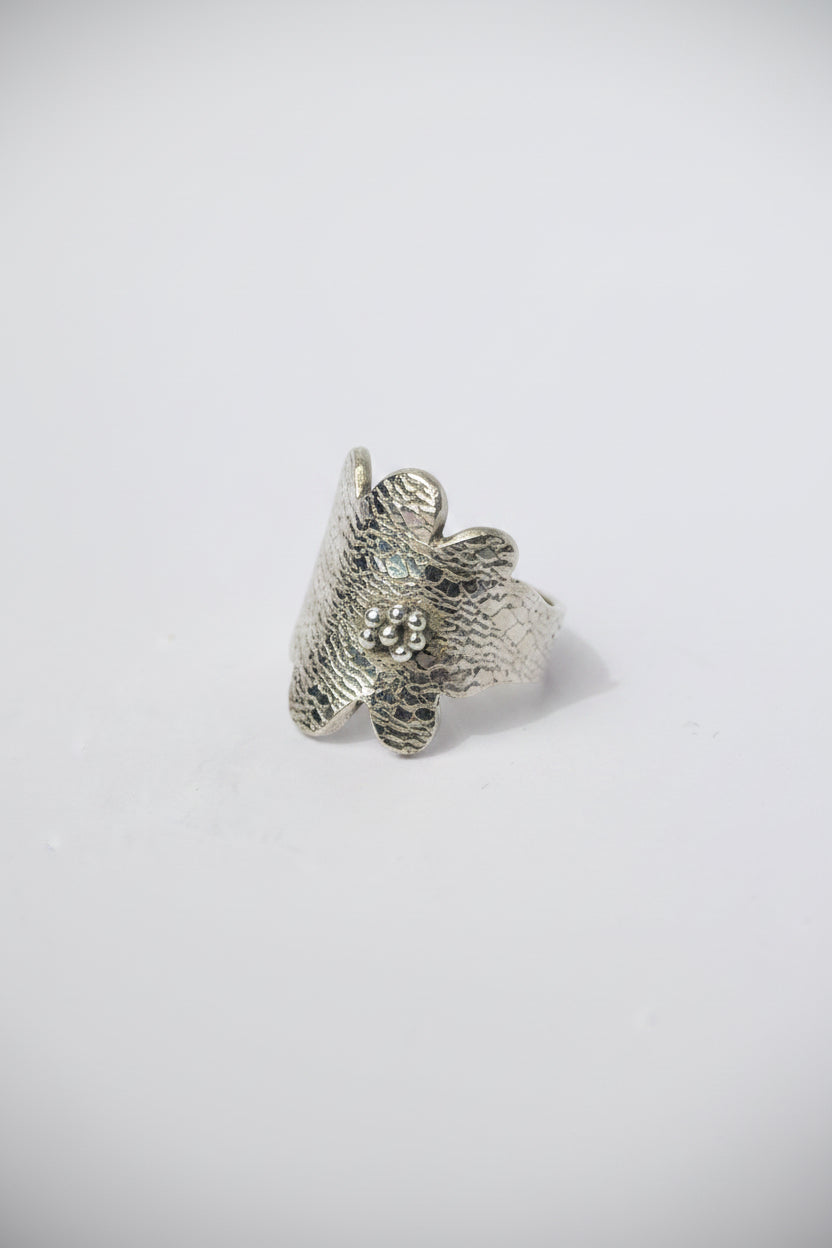 Anillo Flor Textura Plata