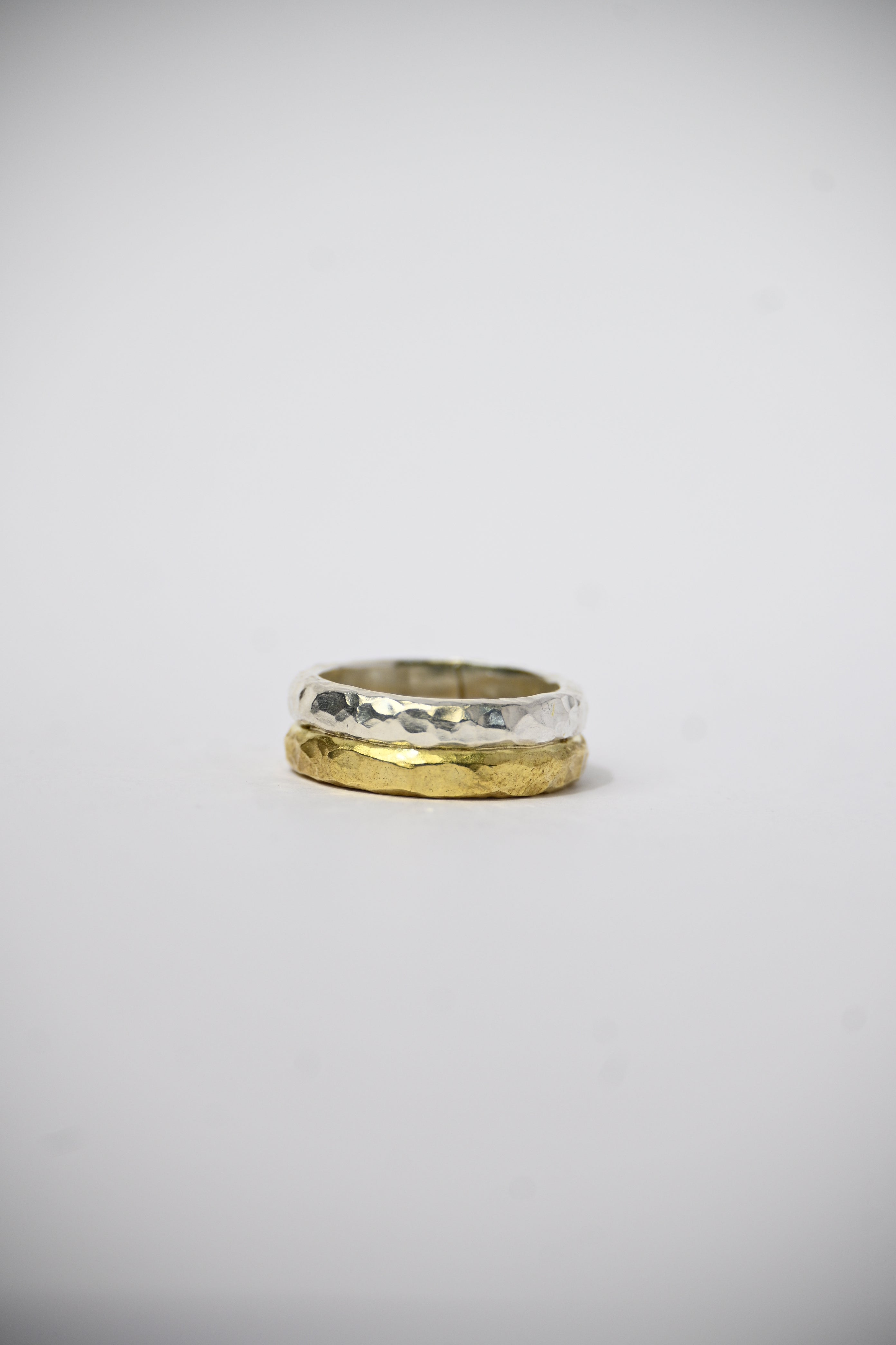 Anillo Martillado Bicolor