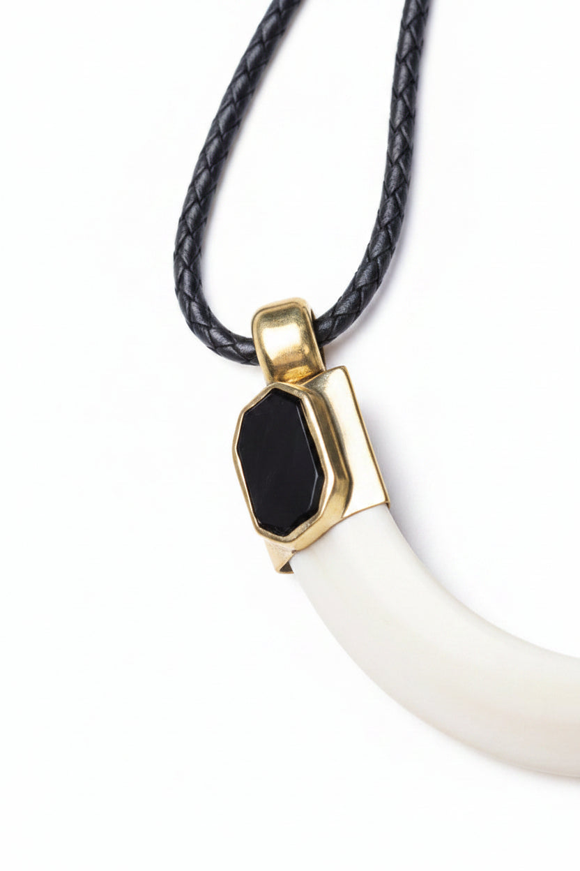 Collar Cuero Colmillo Jabalí ónix