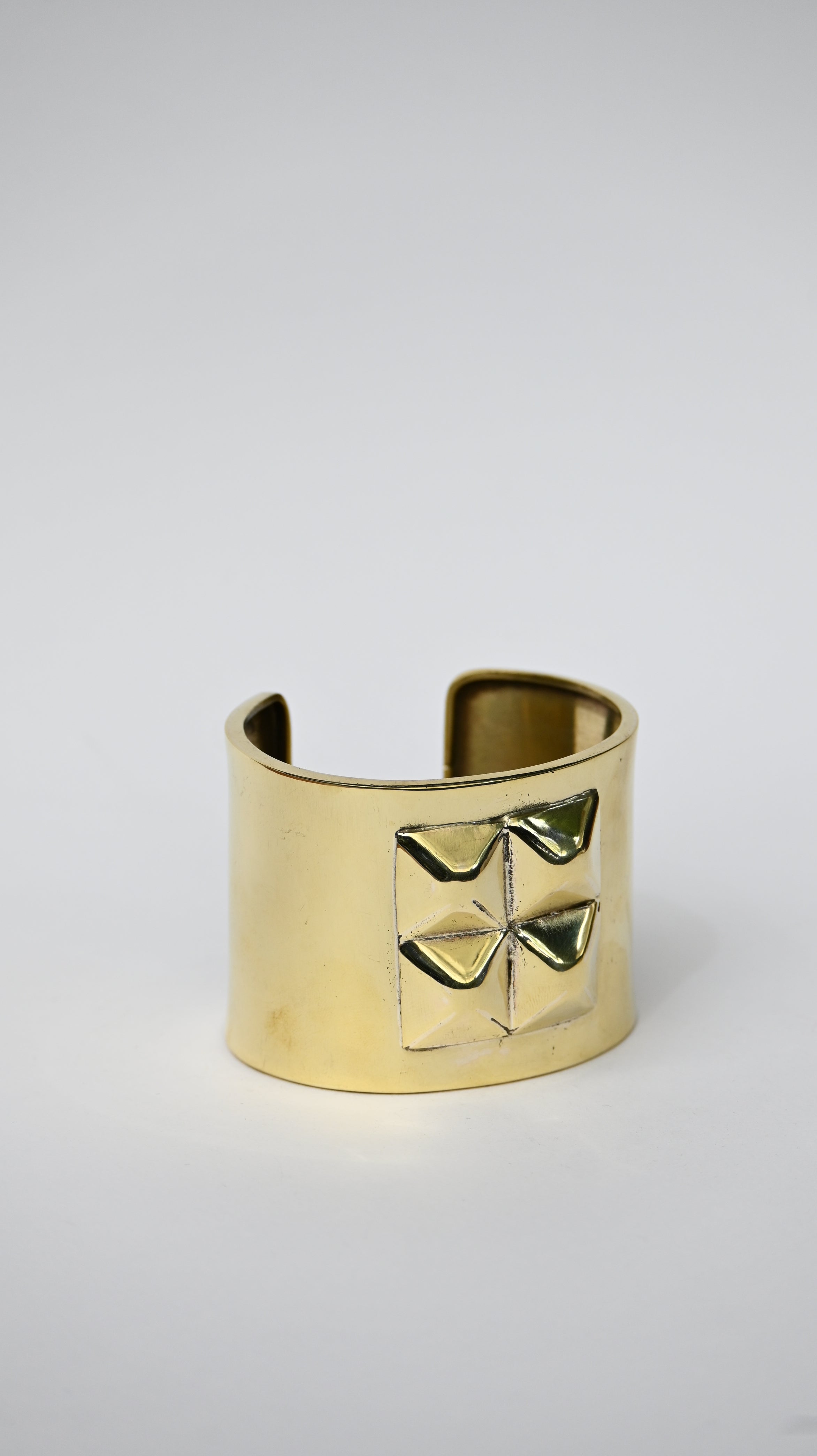 Esclava Cuatro Pirámides Bronce