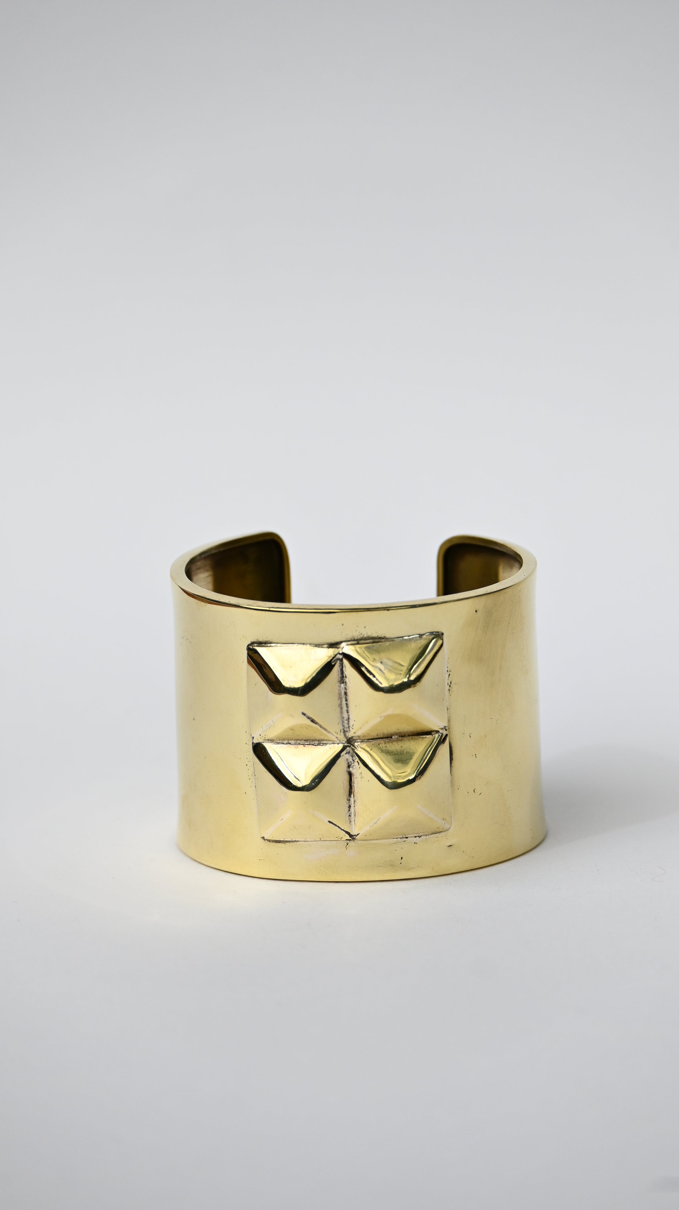 Esclava Cuatro Pirámides Bronce