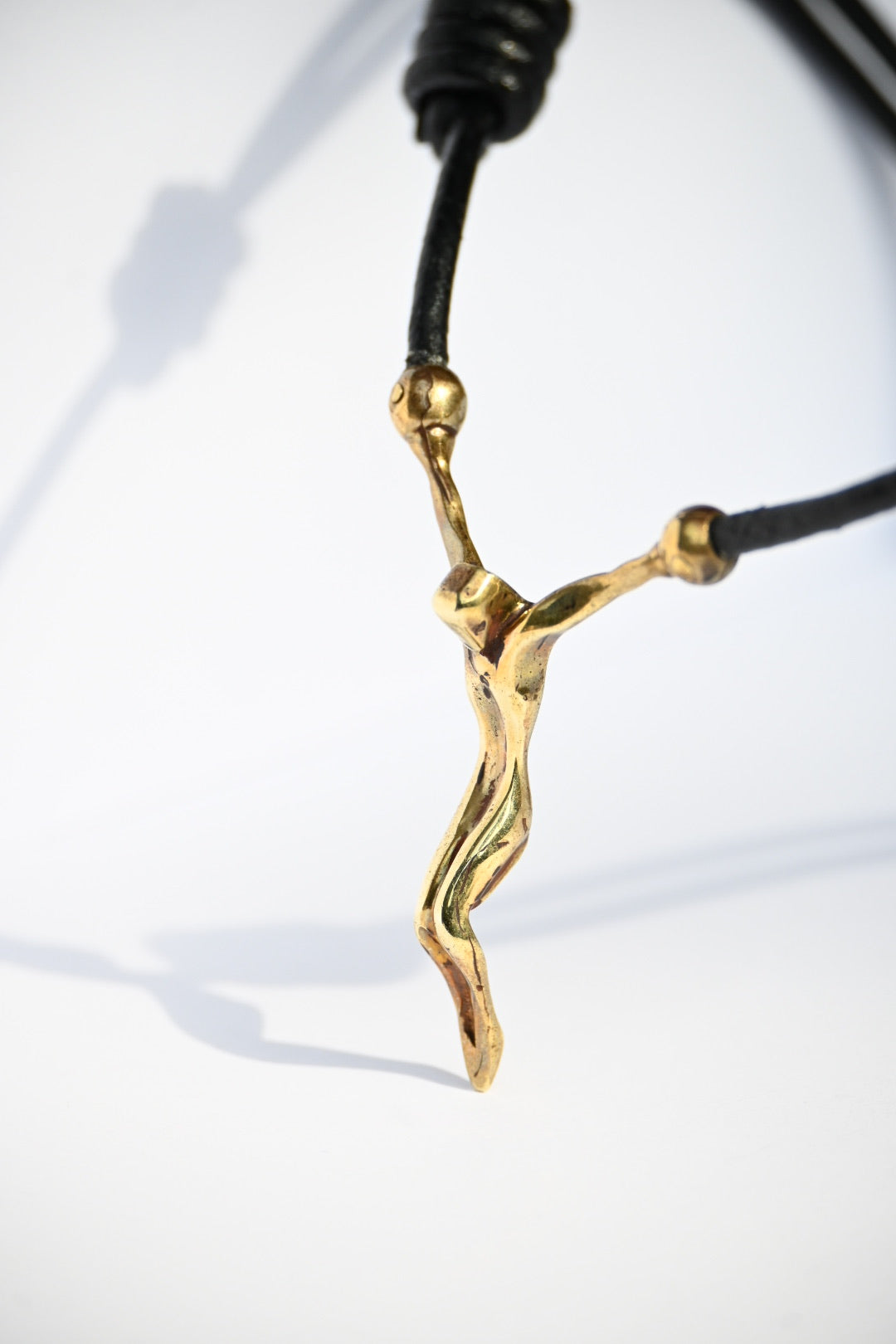 Collar Cuero Cristo Bronce