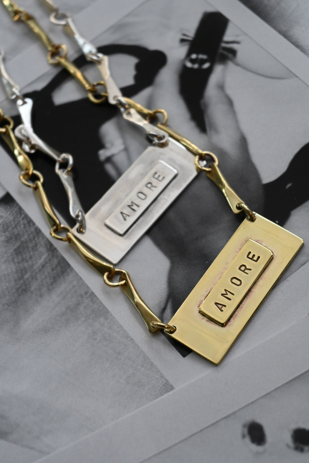 Collar Rendero Placa Amore Bronce