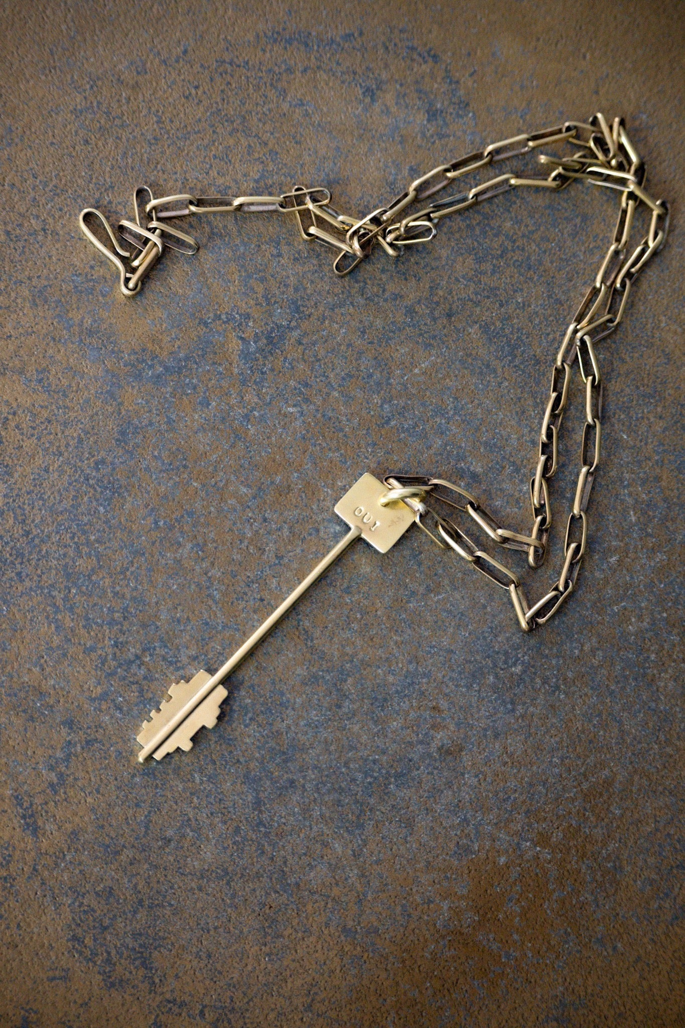 Colgante Llave Oui Bronce